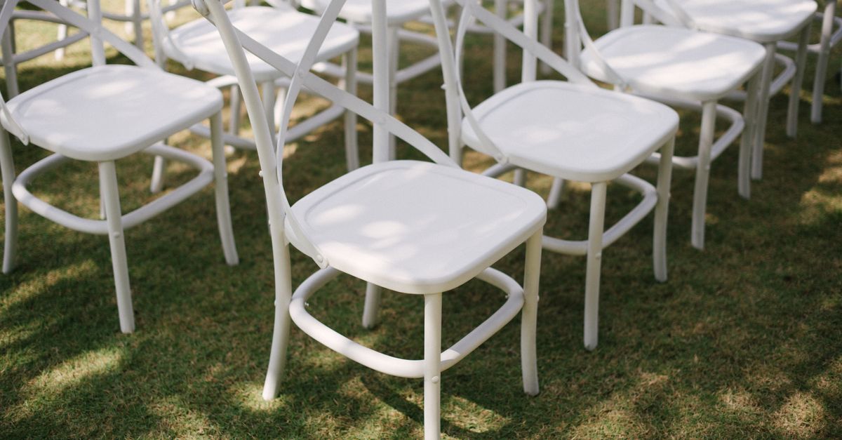 Incorporating Local Art in Event Decor
